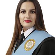 Graduada en Lenguas Modernas por la ULPGC con la mención de inglés-francés y máster en Formación de Profesorado por la UAX